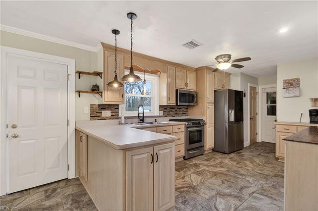 2917 Ames Cove DR, Suffolk, VA 23435