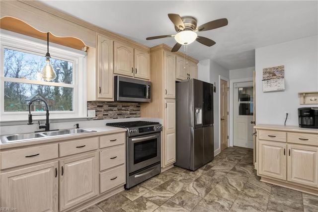 2917 Ames Cove DR, Suffolk, VA 23435