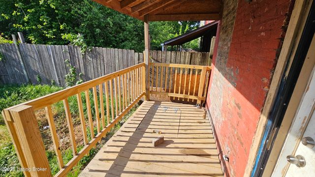 526 Dr W. J. Hodge St, Louisville, KY 40203