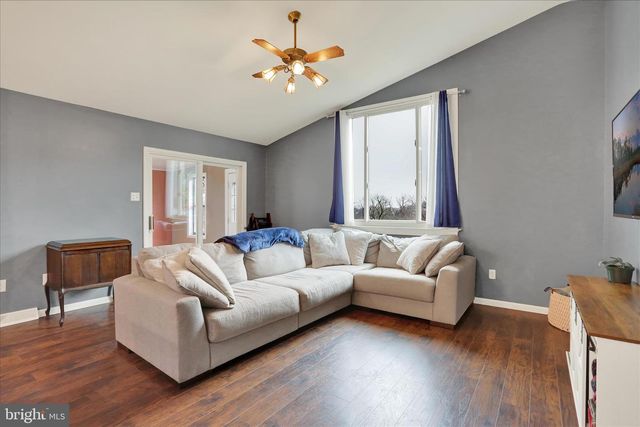 203 PEMBROKE DR, Shillington, PA 19607