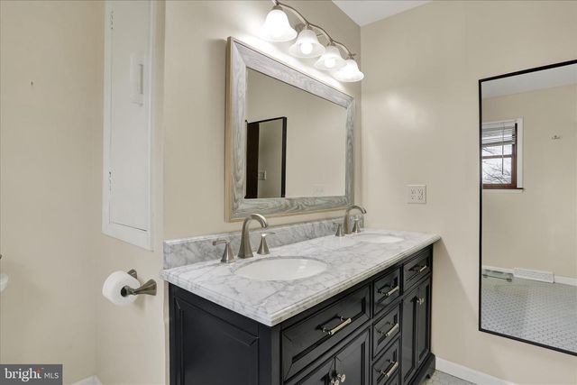 203 PEMBROKE DR, Shillington, PA 19607