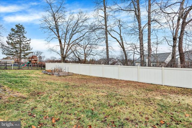 203 PEMBROKE DR, Shillington, PA 19607