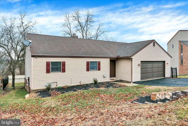 203 PEMBROKE DR, Shillington, PA 19607