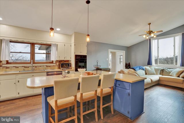 203 PEMBROKE DR, Shillington, PA 19607