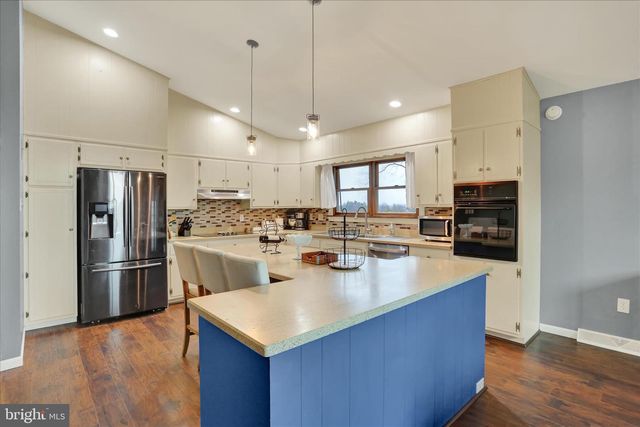 203 PEMBROKE DR, Shillington, PA 19607