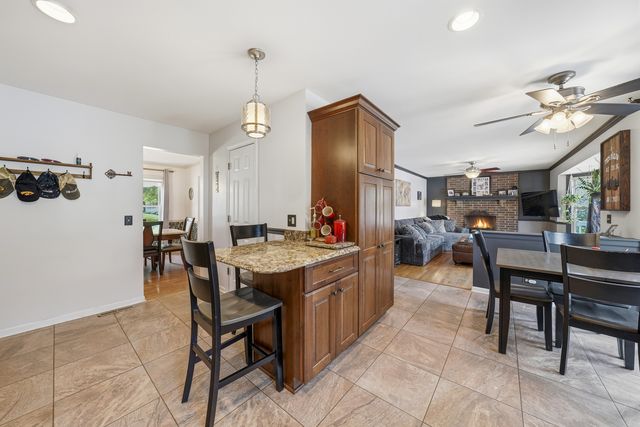 260 Hillhurst Drive, Cary, IL 60013