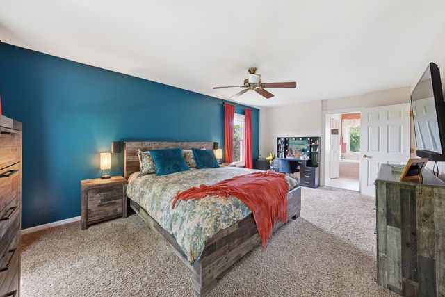 260 Hillhurst Drive, Cary, IL 60013