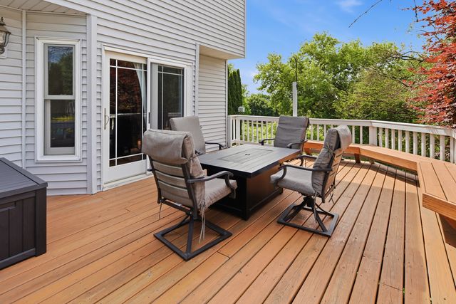 260 Hillhurst Drive, Cary, IL 60013