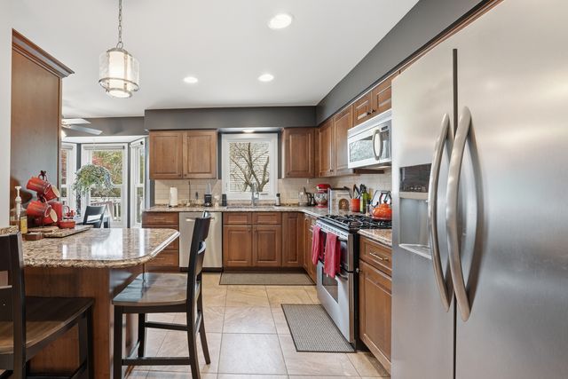 260 Hillhurst Drive, Cary, IL 60013
