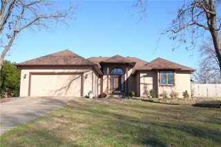 2421 NW Rita Way, Bentonville, AR 72712