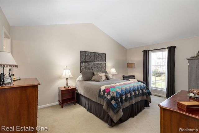 30200 Chesapeake Circle, Walled Lake, MI 48390