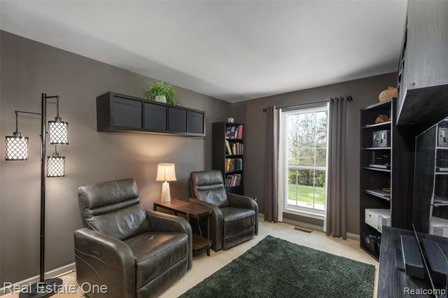 30200 Chesapeake Circle, Walled Lake, MI 48390