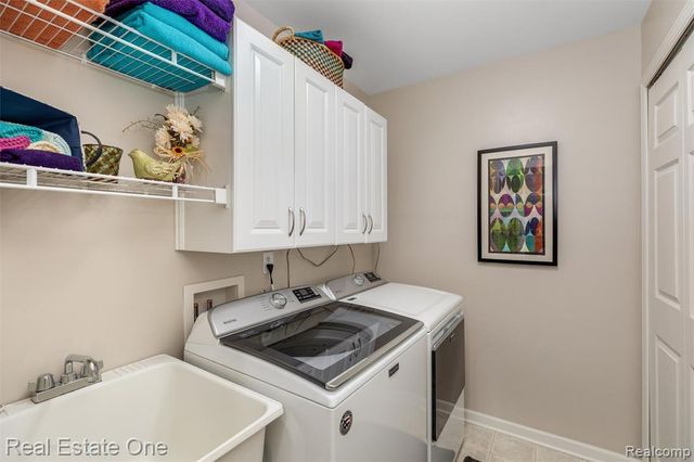 30200 Chesapeake Circle, Walled Lake, MI 48390