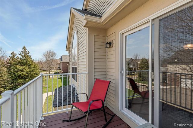 30200 Chesapeake Circle, Walled Lake, MI 48390