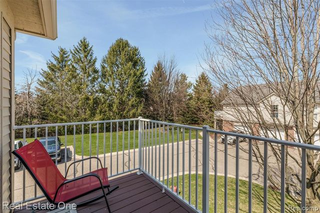 30200 Chesapeake Circle, Walled Lake, MI 48390