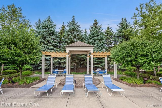 30200 Chesapeake Circle, Walled Lake, MI 48390