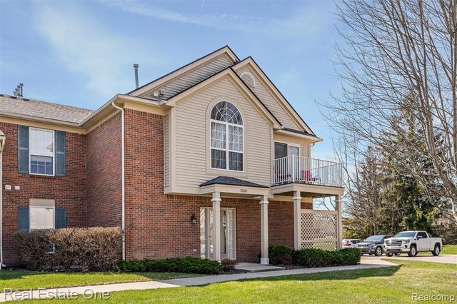 30200 Chesapeake Circle, Walled Lake, MI 48390