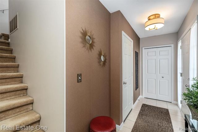 30200 Chesapeake Circle, Walled Lake, MI 48390