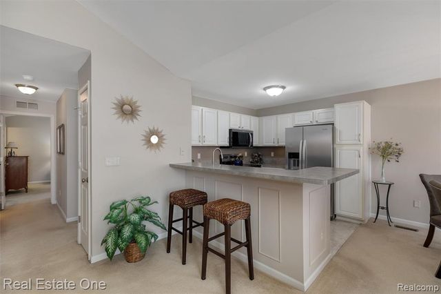 30200 Chesapeake Circle, Walled Lake, MI 48390