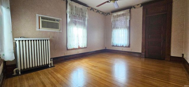 126 E 4th Street, Mount Carmel, IL 62863