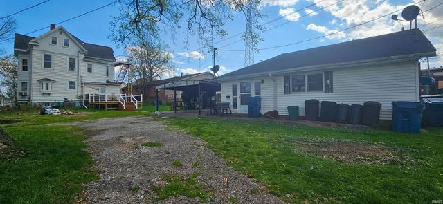 126 E 4th Street, Mount Carmel, IL 62863