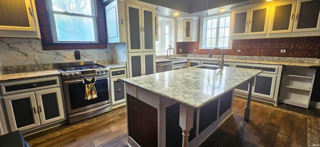 126 E 4th Street, Mount Carmel, IL 62863