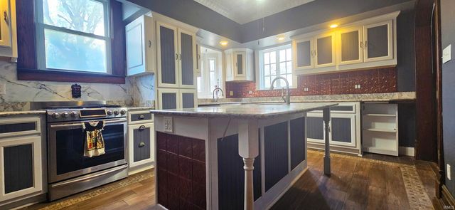 126 E 4th Street, Mount Carmel, IL 62863