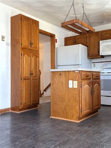 2 Valley Street, Lincoln, RI 02838