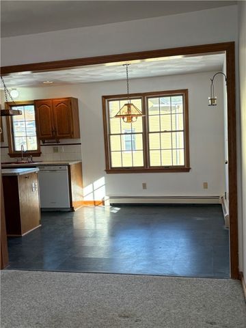 2 Valley Street, Lincoln, RI 02838