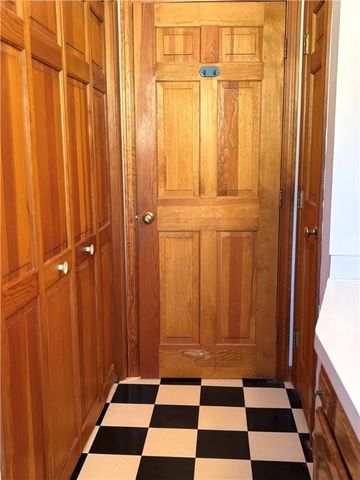 2 Valley Street, Lincoln, RI 02838