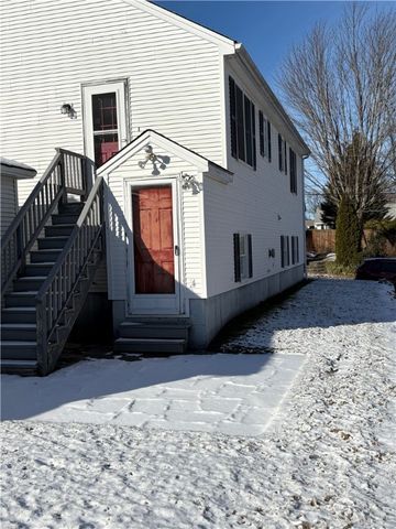 2 Valley Street, Lincoln, RI 02838