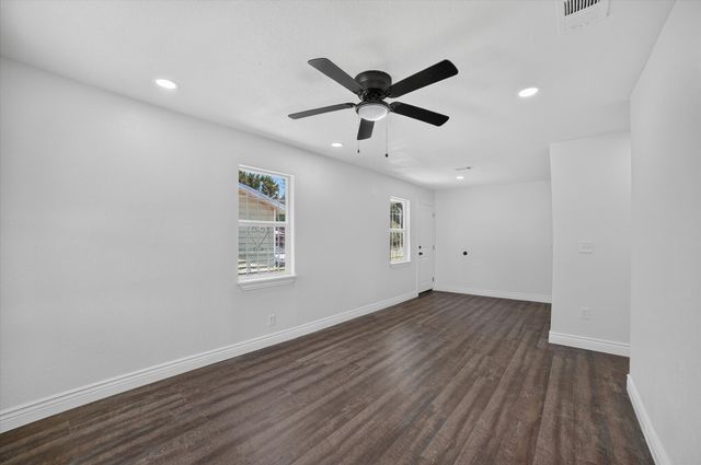 5137 E Berry Street, Fort Worth, TX 76119
