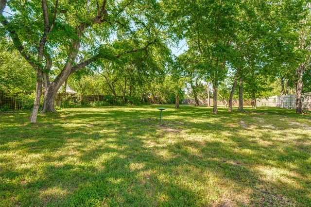411 E Ross Street, Waxahachie, TX 75165