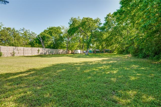 411 E Ross Street, Waxahachie, TX 75165