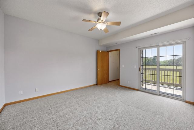 250 Cimarron Drive NE 309, Hiawatha, IA 52233