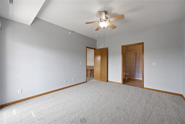 250 Cimarron Drive NE 309, Hiawatha, IA 52233