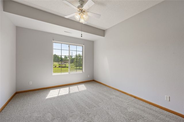 250 Cimarron Drive NE 309, Hiawatha, IA 52233