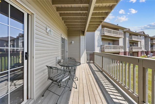 250 Cimarron Drive NE 309, Hiawatha, IA 52233