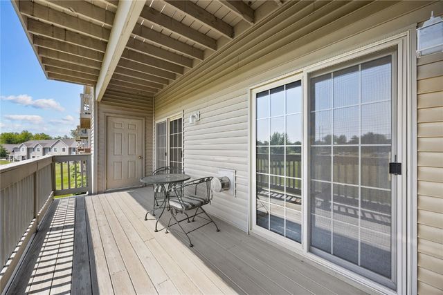 250 Cimarron Drive NE 309, Hiawatha, IA 52233