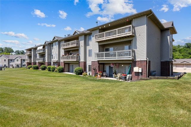 250 Cimarron Drive NE 309, Hiawatha, IA 52233