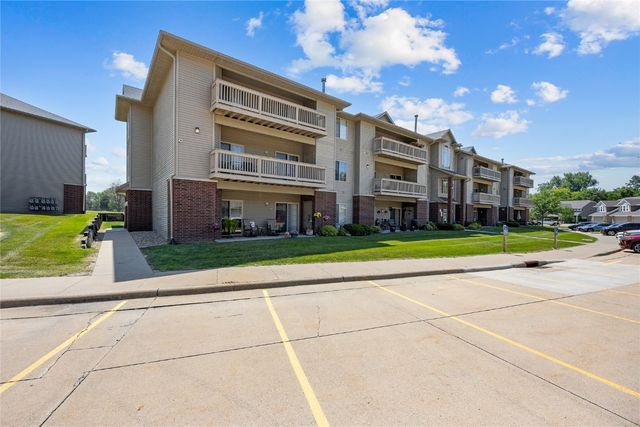 250 Cimarron Drive NE 309, Hiawatha, IA 52233