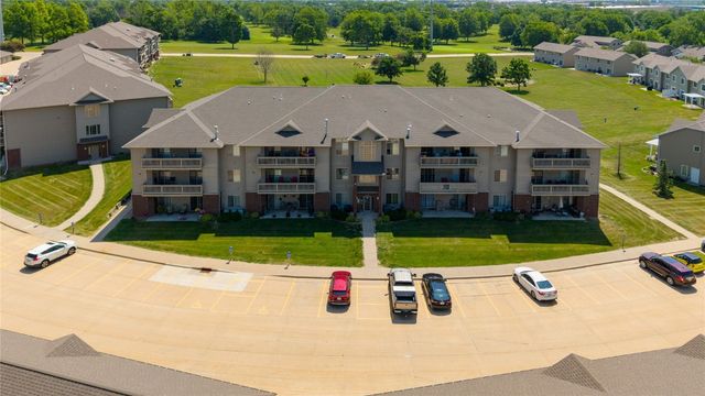 250 Cimarron Drive NE 309, Hiawatha, IA 52233