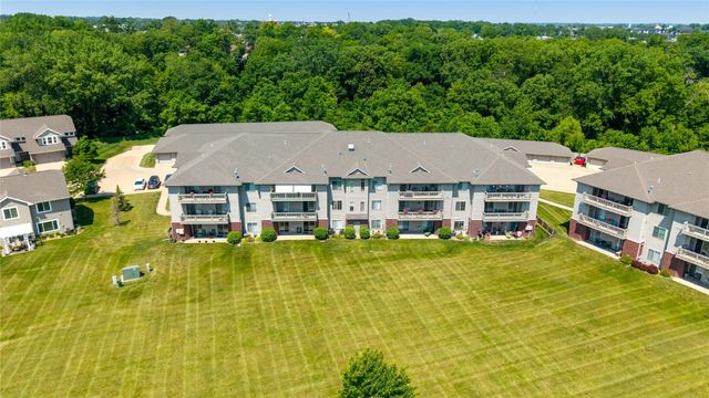 250 Cimarron Drive NE 309, Hiawatha, IA 52233