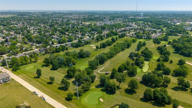 250 Cimarron Drive NE 309, Hiawatha, IA 52233