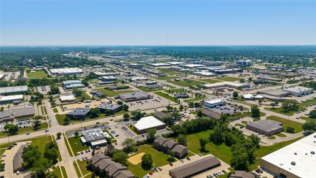 250 Cimarron Drive NE 309, Hiawatha, IA 52233