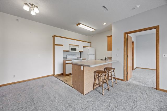 250 Cimarron Drive NE 309, Hiawatha, IA 52233