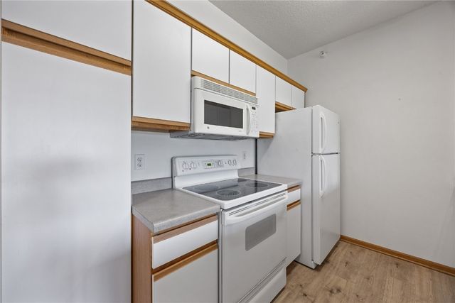 250 Cimarron Drive NE 309, Hiawatha, IA 52233