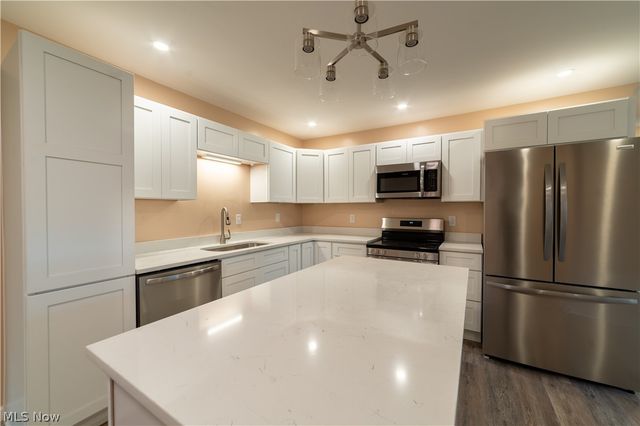 2407 Northview Drive, Cortland, OH 44410