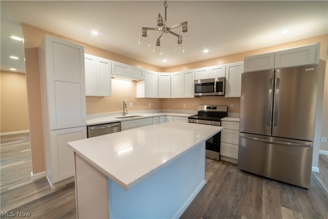 2407 Northview Drive, Cortland, OH 44410