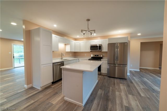 2407 Northview Drive, Cortland, OH 44410
